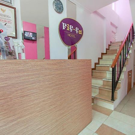 Urbanview Hotel Fiffa Kauman Malang Kültér fotó