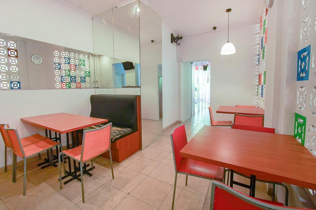 Urbanview Hotel Fiffa Kauman Malang Kültér fotó